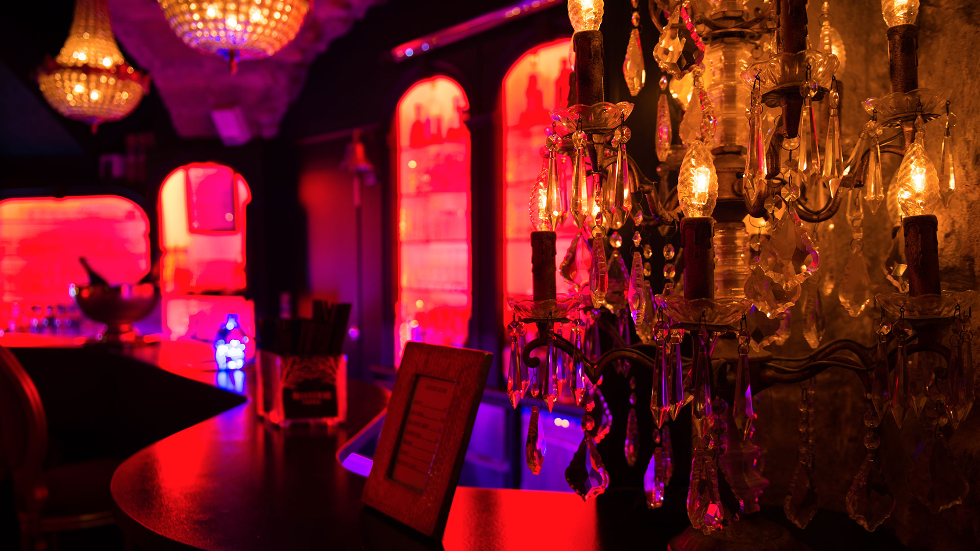Taken Club Libertine Paris Love Hotels, Hoteles Románticos y mucho más...