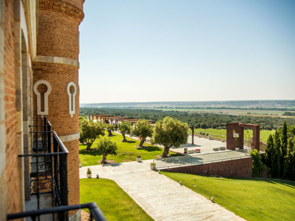 CASTILLO MONTE LA REINA hotel romantico en toro zamora con un entorno ecantador
