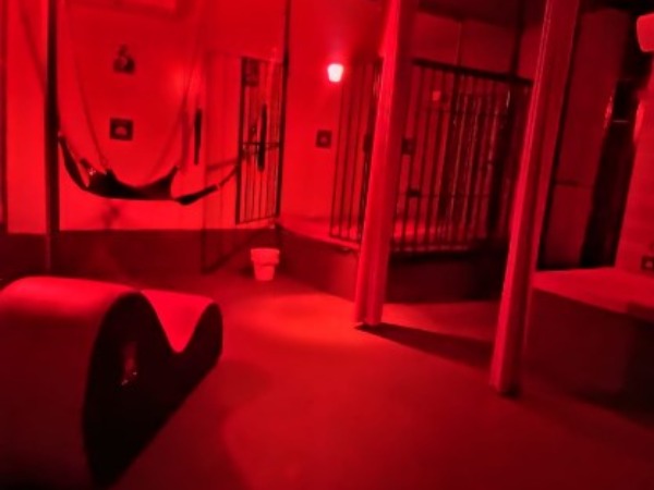 Club Liberal Granada Lotus Swinger Mazmorra Cruz de San Andres Sofa Tantra Columpio Sexual