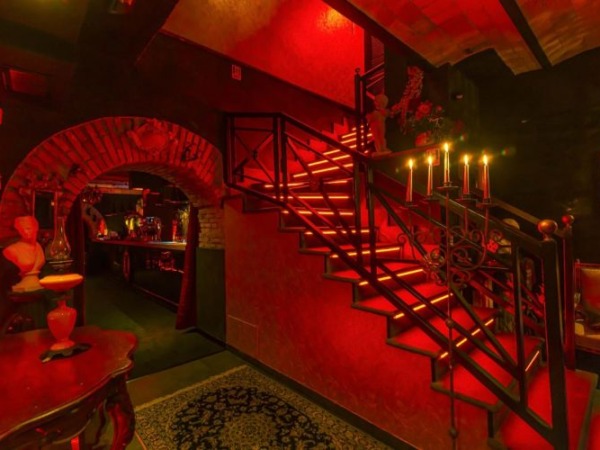 Club liberal Roma 69 Zona Comun Pasillo escaleras