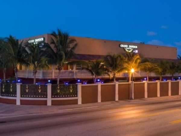 Executive-Grand-Emperor-Miami-Entrada