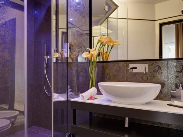 Hotel Romantico Dharma Roma Baño