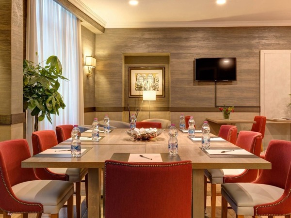 Hotel Romantico Dharma Roma Comedor