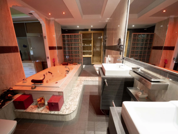 Hotel Villa Paraiso Vip Bilbao Jacuzzi Habitacion