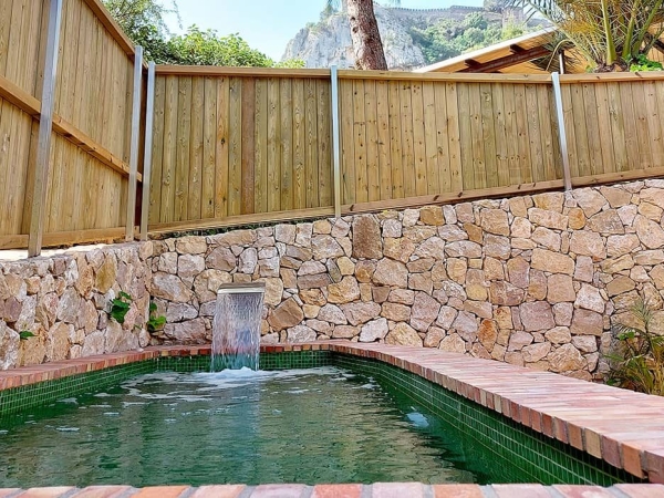 Hotel romántico Montsant en xàtiva valencia la piscinarivada en la habitacion
