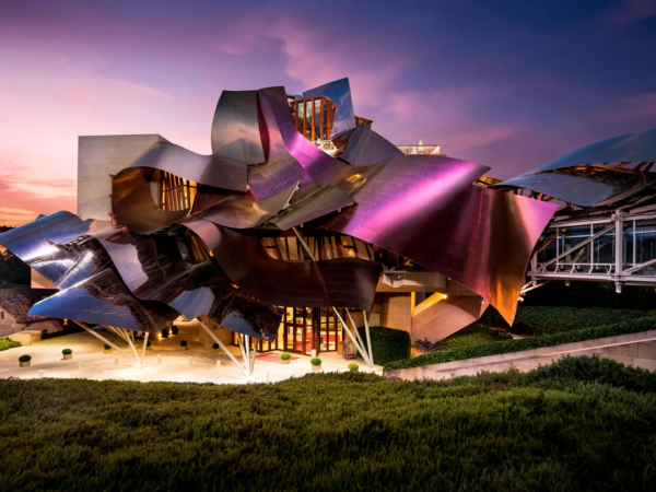 Hotel romántico marqués de riscal elciego -por la noche