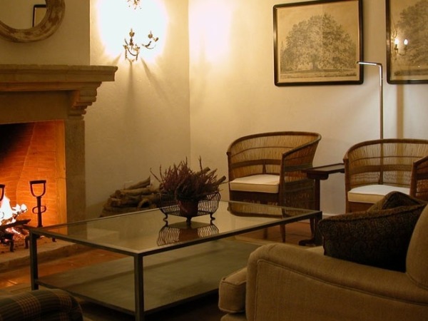 Hotel romático puerta de la luna en baeza provincia de jaén chimenea