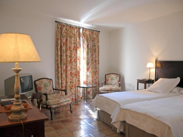 Hotel romático puerta de la luna en baeza provincia de jaén habitacion