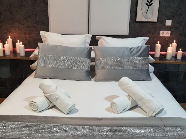Love Hotel Hourly Rooms Madrid cama doble