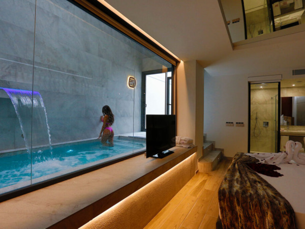 Love Hotel Loob Valencia Dentro Piscina Privada