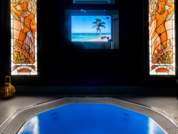 Love-Hotel-Paris-jacuzzi-2