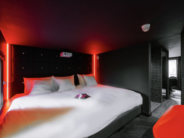 Love Hotel Supper Amsterdam Darkroom Suite