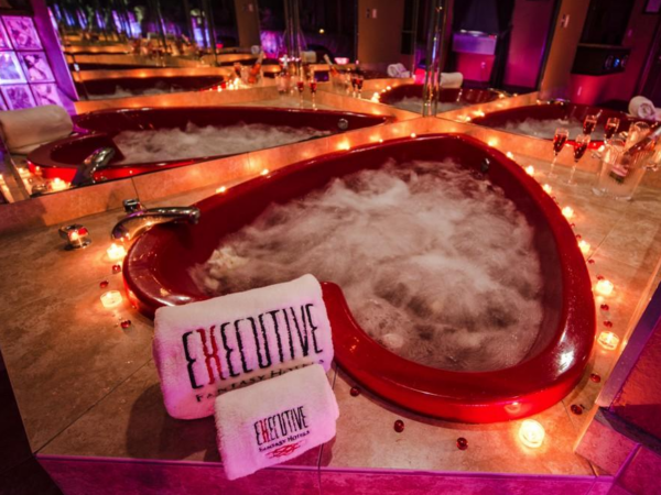 Miami-Jacuzzi-1