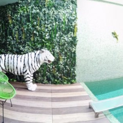 Motel Venus Meco Loves