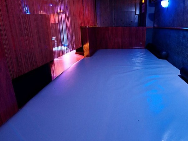 Open club swinger - camas comunes - bar club liberal barcelona - secret love clubs - secret love hotels