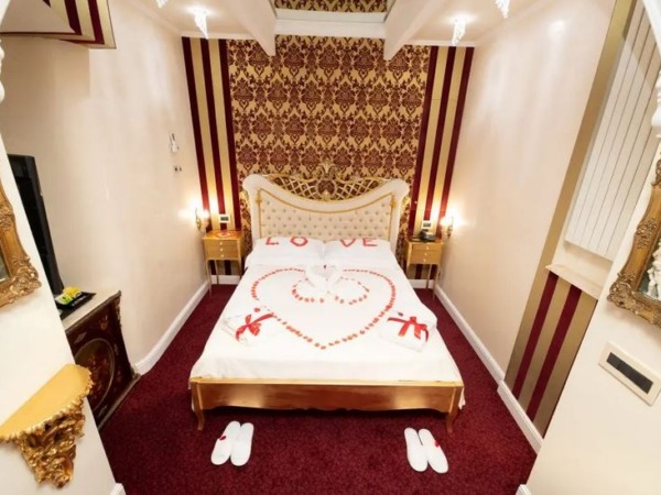 eros-room-1