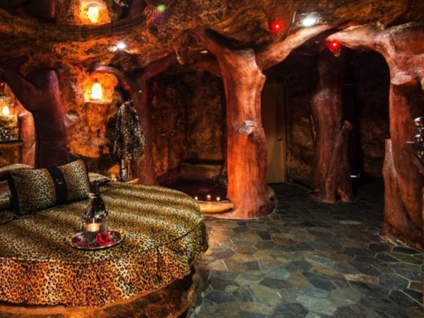 executive-miami-cave-suite