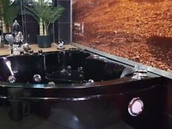 habitacion jacuzzi petalos 9 secrets granada