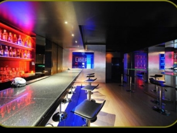 liber club swinger barcelona -zona de bar - ambiente liberal barcelona - secret love clubs - secret love hotels