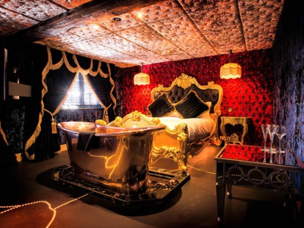 the-crazy-bear-room2