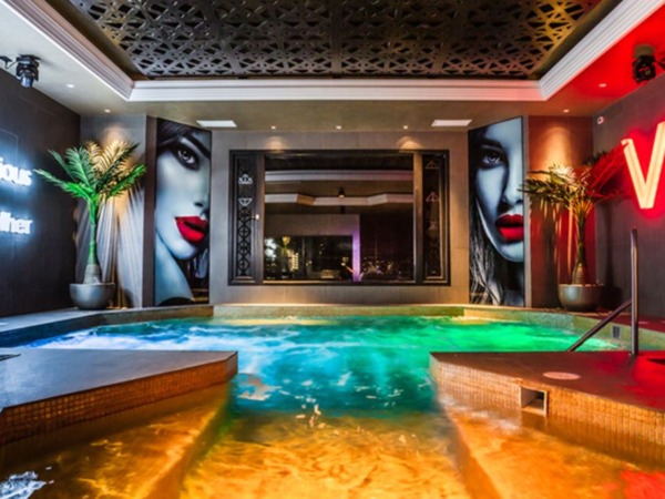 v-piscina