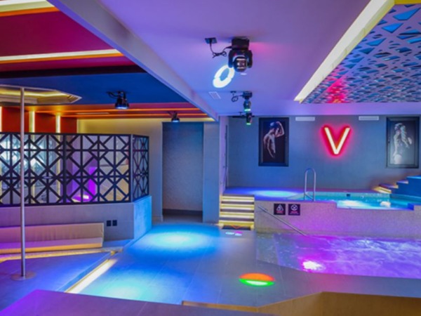 v-room-4